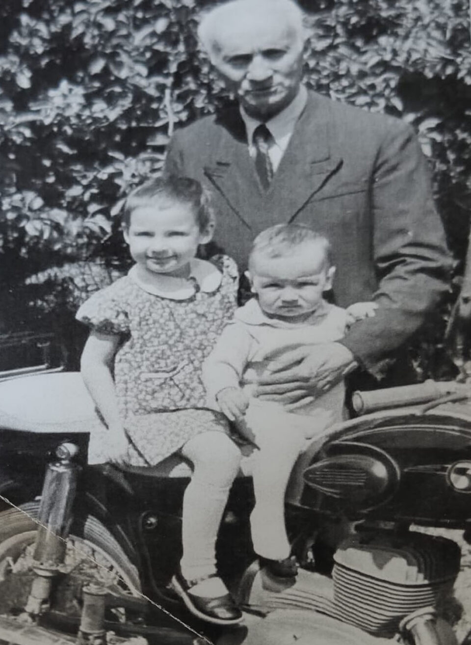 Pilotul care, pe 23 noiembrie, trecea Carpații în zbor cu documentele Marii Uniri