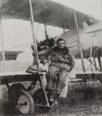 Pilotul care, pe 23 noiembrie, trecea Carpații în zbor cu documentele Marii Uniri