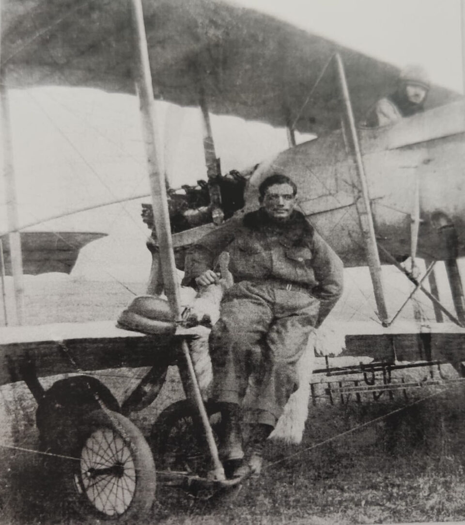 Pilotul care, pe 23 noiembrie, trecea Carpații în zbor cu documentele Marii Uniri