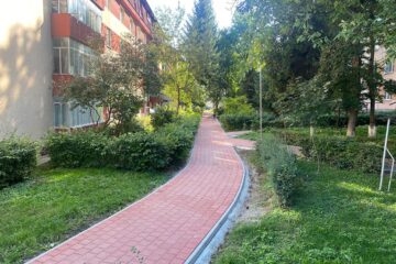 Toate aleile, treptele și accesele la scările de bloc aferente blocurilor din zona centrală și până spre Primăria Suceava au intrat în proces de modernizare