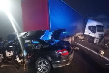 Accidentul petrecut săptămâna trecută, la Poiana Stampei, în care un autoturism a intrat violent în remorca unui autotren