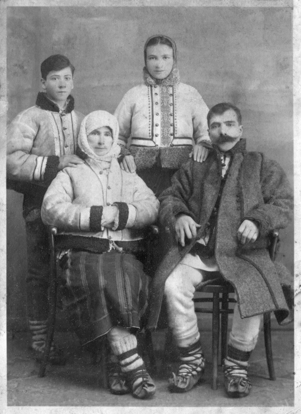 Chipuri de bucovineni - foto Mediateca Ocolului Câmpulung