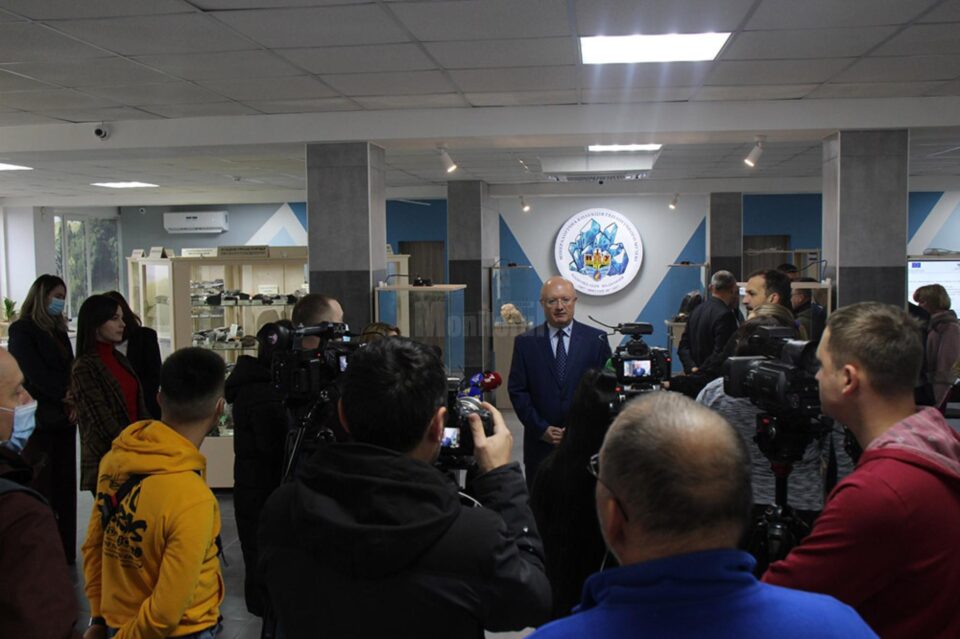 Prorectorul USV Ștefan Purici, în conferința de presă la deschiderea Muzeului de Geologie