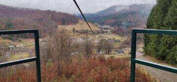 Cum a ajuns Mălini stațiune turistică, cu sute de locuri de cazare, pârtie și tiroliană
