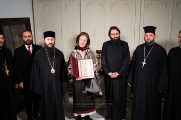 Sofia Vicoveanca a primit Ordinul „Crucea Bucovinei” sursa Arhiepiscopia Sucevei și Rădăuților .jpg
