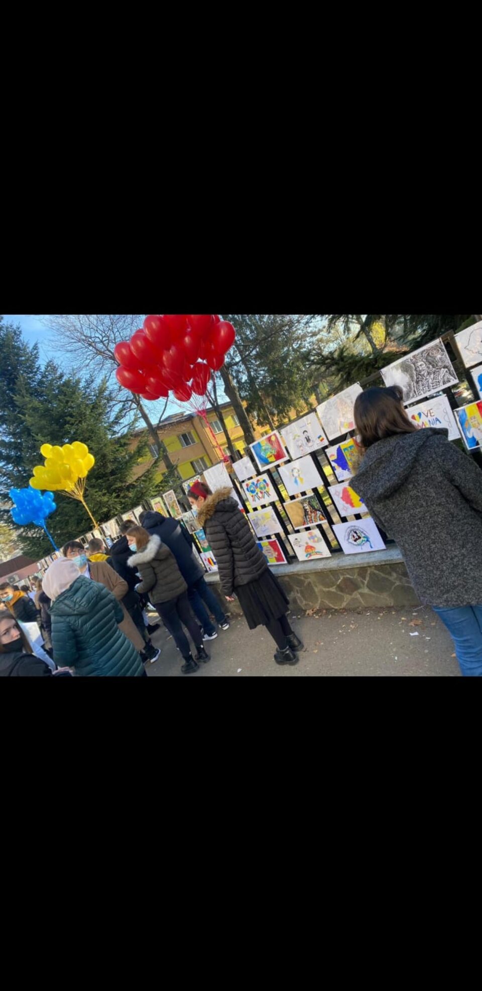 „Mândru că sunt român!”, tema unei expoziții de desene în aer liber organizate de elevii Colegiului de Informatică „Spiru Haret”