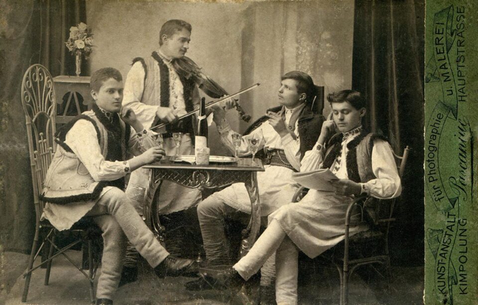 Chipuri de bucovineni - foto Mediateca Ocolului Câmpulung