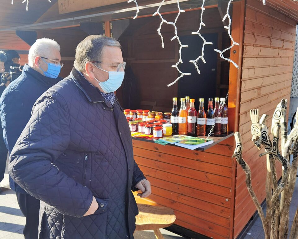 Președintele CJ Suceava a spus că meșterii populari și producătorii locali o duc foarte greu din cauza pandemiei Președintele CJ Suceava a spus că meșterii populari și producătorii locali o duc foarte greu din cauza pandemiei