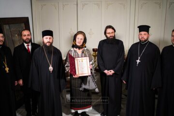 Sofia Vicoveanca a primit Ordinul „Crucea Bucovinei” Sursa Arhiepiscopia Sucevei și Rădăuților