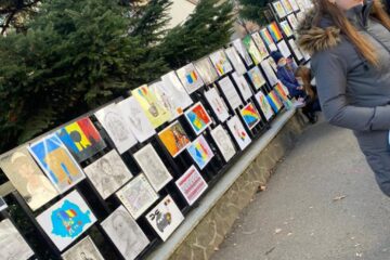 „Mândru că sunt român!”, tema unei expoziții de desene în aer liber organizate de elevii Colegiului de Informatică „Spiru Haret”