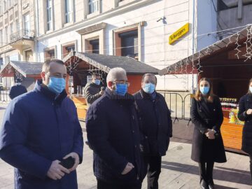 Primarul Ion Lungu și președintele CJ Gheorghe Flutur au participat la deschiderea Târgului de Crăciun, organizat în condiții de pandemie