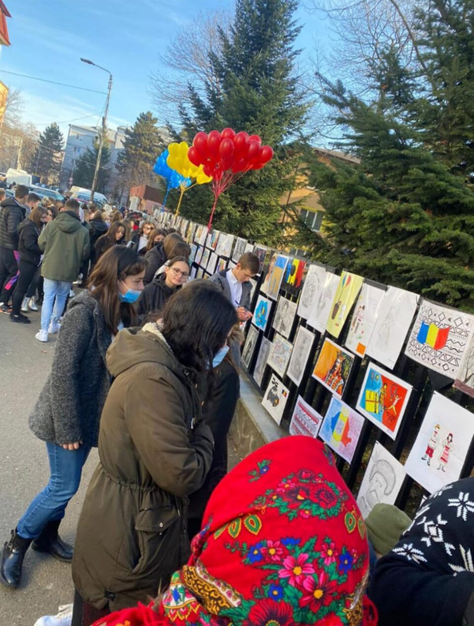 „Mândru că sunt român!”, tema unei expoziții de desene în aer liber organizate de elevii Colegiului de Informatică „Spiru Haret”