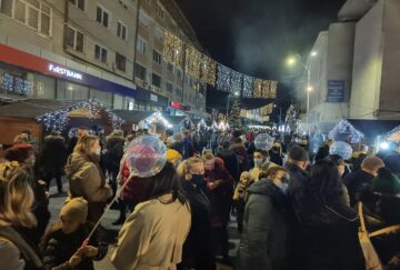 Mii de oameni au fost prezenți la aprinderea luminilor de sărbătoare, în centrul Sucevei 10