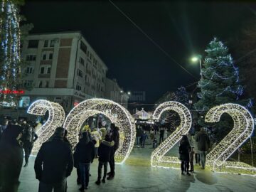 Mii de oameni au fost prezenți la aprinderea luminilor de sărbătoare, în centrul Sucevei 11