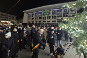 Mii de oameni au fost prezenți la aprinderea luminilor de sărbătoare, în centrul Sucevei 6