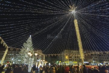 Mii de oameni au fost prezenți la aprinderea luminilor de sărbătoare, în centrul Sucevei 9
