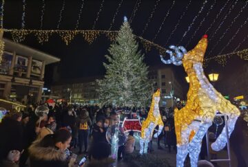 Mii de oameni au fost prezenți la aprinderea luminilor de sărbătoare, în centrul Sucevei 8