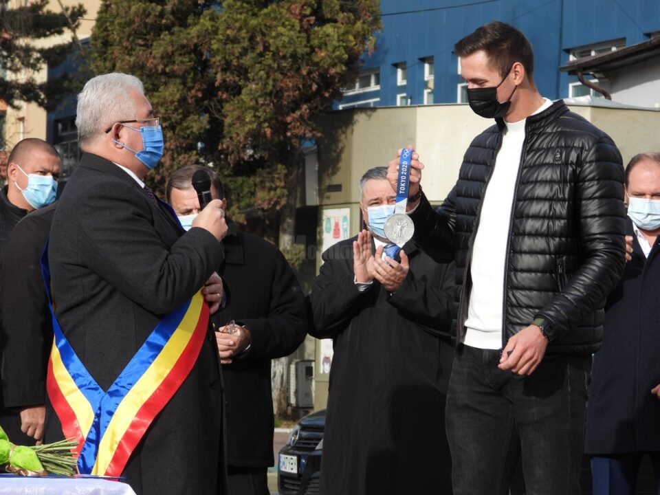 De Ziua Bucovinei au fost înmânate și șase titluri de titluri de „Cetățean de Onoare al Sucevei” 1 De Ziua Bucovinei au fost înmânate și șase titluri de titluri de „Cetățean de Onoare al Sucevei” 1