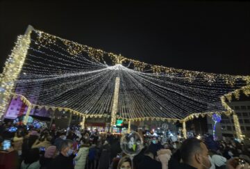 Mii de oameni au fost prezenți la aprinderea luminilor de sărbătoare, în centrul Sucevei 4