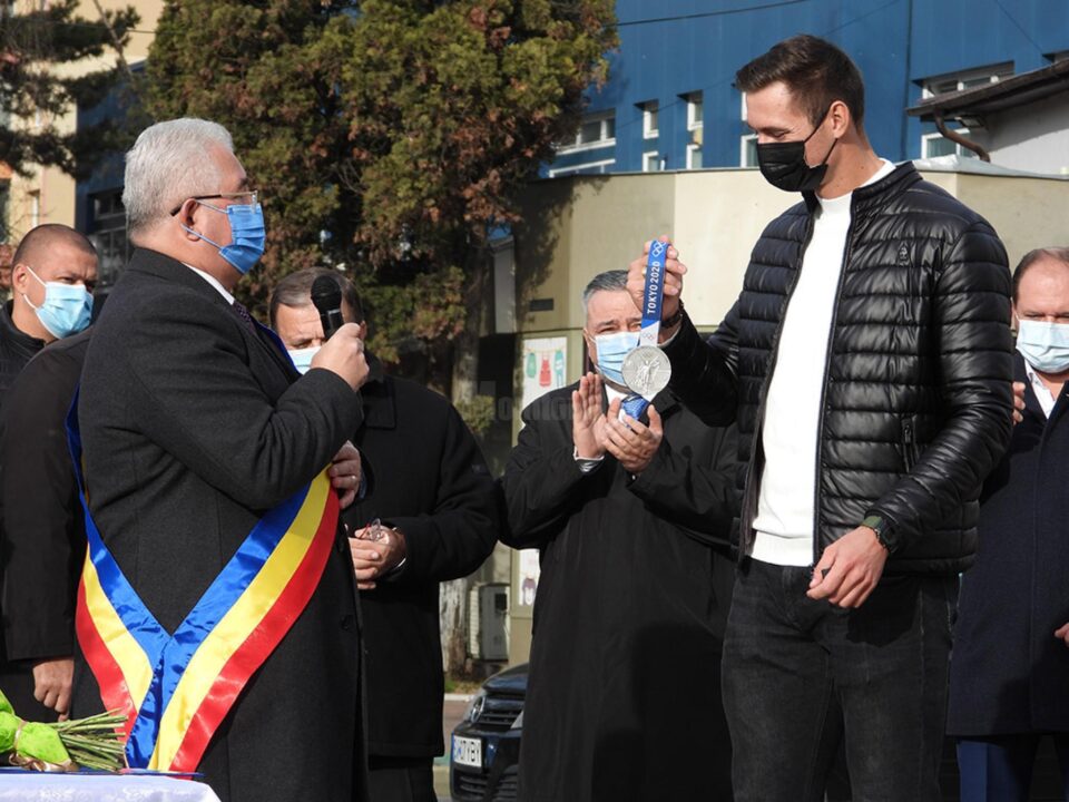 De Ziua Bucovinei au fost înmânate și șase titluri de titluri de „Cetățean de Onoare al Sucevei” De Ziua Bucovinei au fost înmânate și șase titluri de titluri de „Cetățean de Onoare al Sucevei”