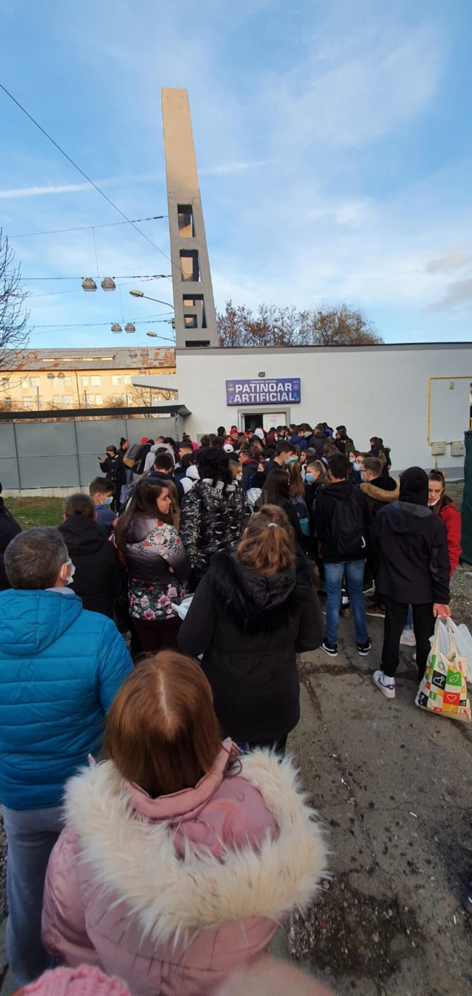 coada intrare patinoar