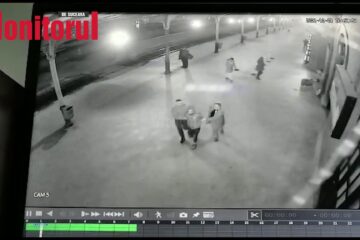 Agresorul imobilizat de polițiști