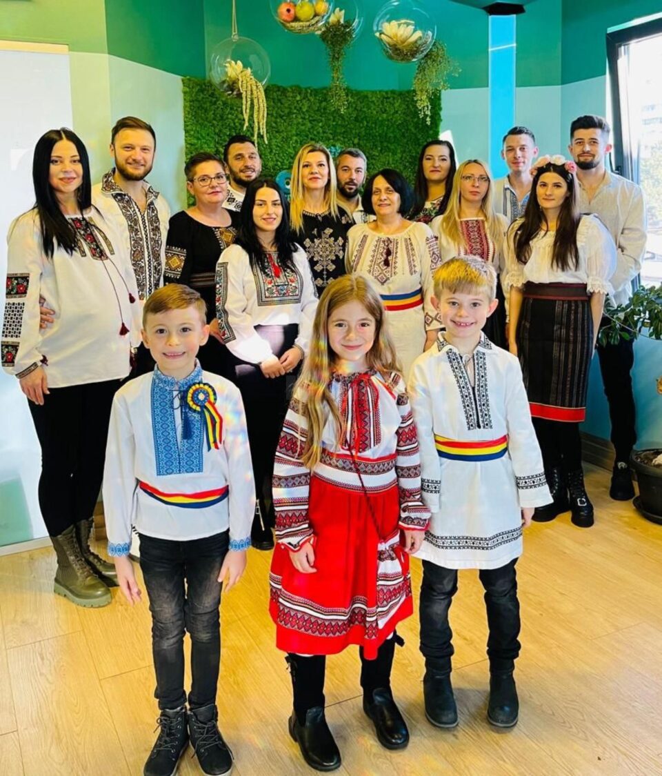 Echipa Omnia Centrum Suceava le transmite tuturor colaboratorilor „La mulți ani!”, de Ziua României . jpg.jpg