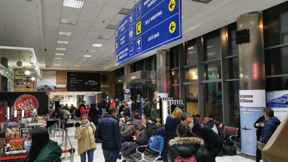 120 de pasageri ai zborului Ryanair Suceava-Milano, blocați în aeroport după ce piloții au ieșit din timpul de zbor