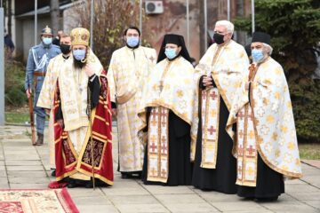 Episcopul vicar Damaschin si un sobor de preoti au oficiat ceremonia religioasă