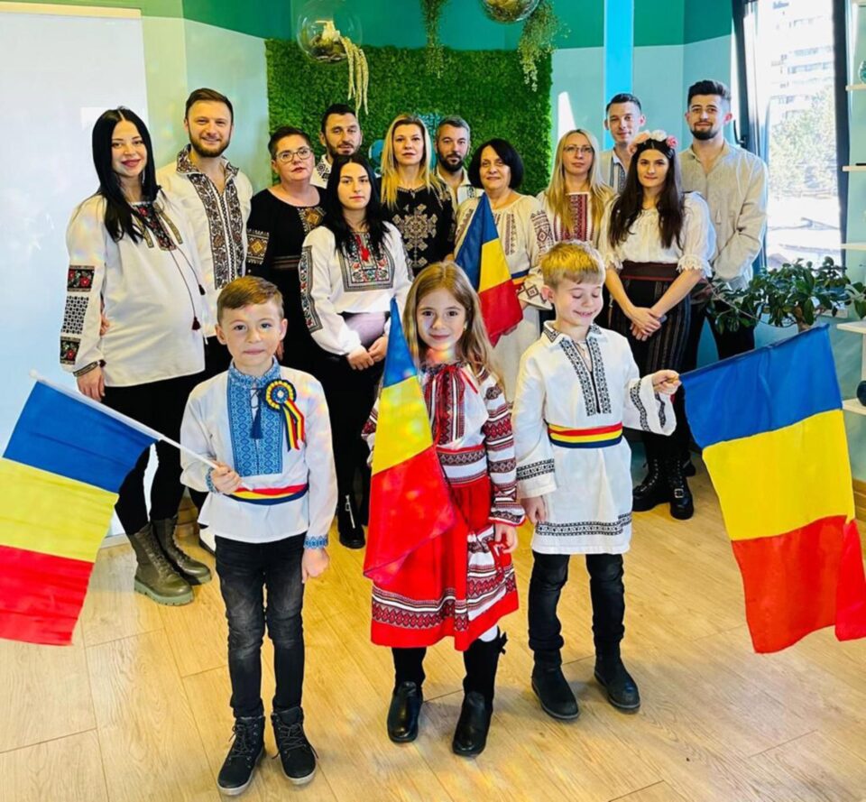 Echipa Omnia Centrum Suceava le transmite tuturor colaboratorilor „La mulți ani!”, de Ziua României 1 Decembrie Echipa Omnia Centrum Suceava le transmite tuturor colaboratorilor „La mulți ani!”, de Ziua României 1 Decembrie