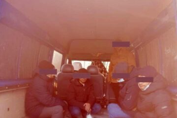 Transportul de migranți interceptat de polițiști