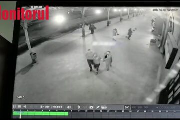 Agresorul imobilizat de polițiști