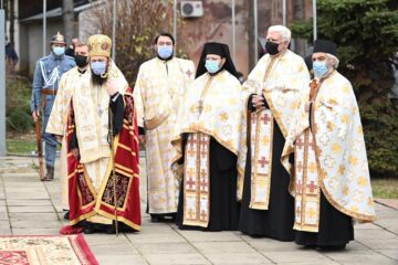 Episcopul vicar Damaschin și un sobor de preoți au oficiat ceremonia religioasă