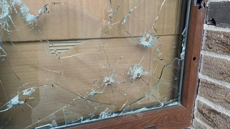 Geamuri sparte în urma deflagrației