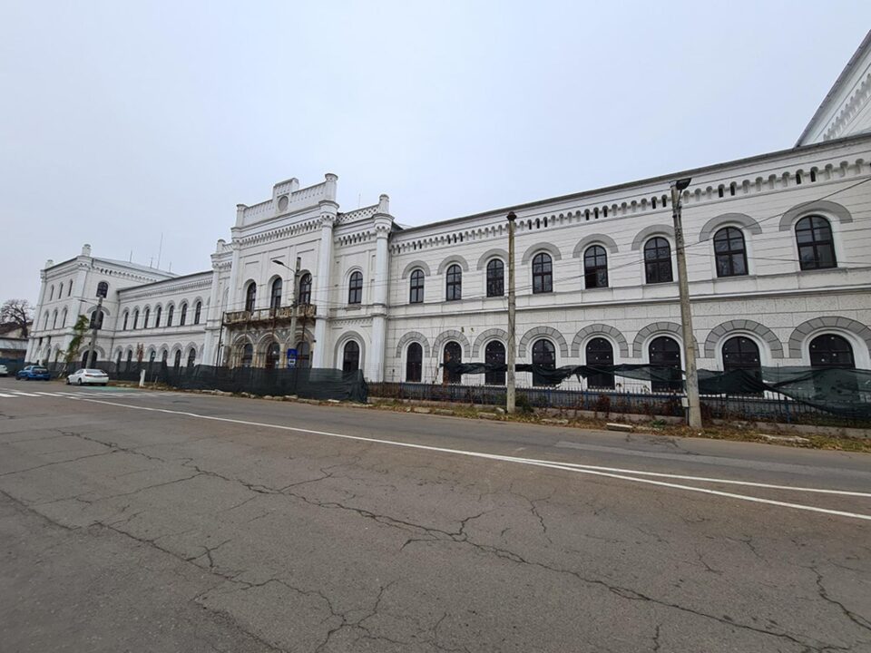 Gara Ițcani: dezolantă și semiabandonată