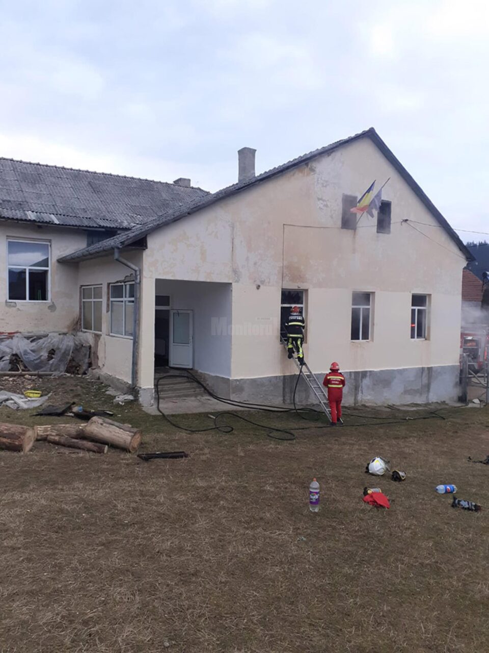Cursuri suspendate pentru două clase primare și o grupă de grădiniță din Gura Humorului în urma unui incendiu