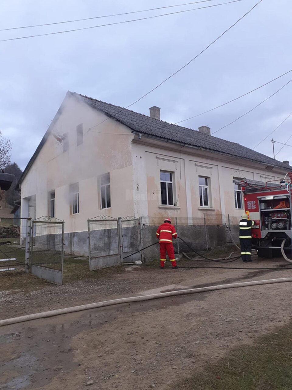 Cursuri suspendate pentru două clase primare și o grupă de grădiniță din Gura Humorului în urma unui incendiu
