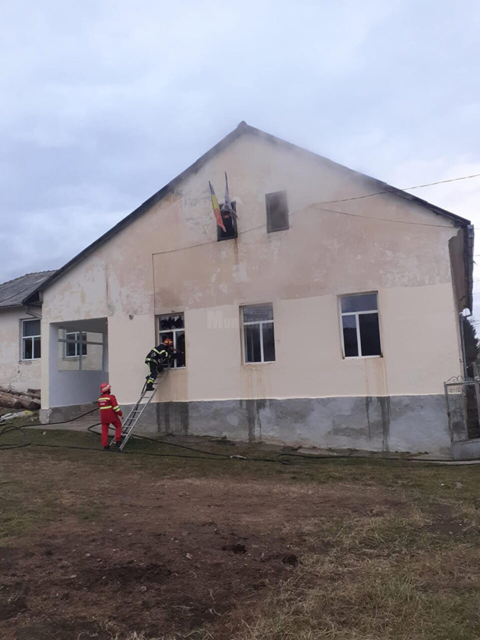 Cursuri suspendate pentru două clase primare și o grupă de grădiniță din Gura Humorului în urma unui incendiu