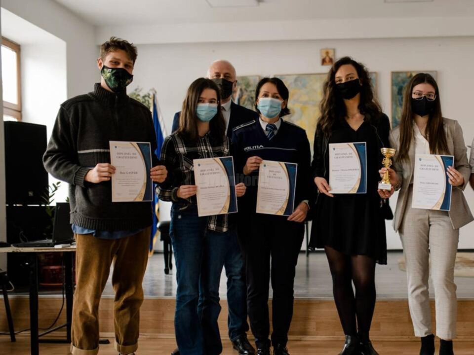 20 de elevi ai Colegiului de Artă ”Ciprian Porumbescu” Suceava au participat la un curs de formare 20 de elevi ai Colegiului de Artă ”Ciprian Porumbescu” Suceava au participat la un curs de formare