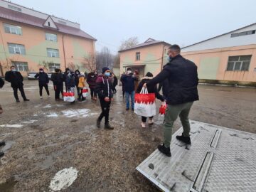 ”Moș Nicolae” a sosit luni dimineață la copiii Centrului Școlar de Educație Incluzivă