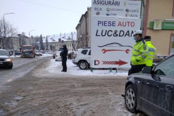 Echipaj rutier, însoțit de luptători de la Serviciul de Acțiuni Speciale, în Rădăuți