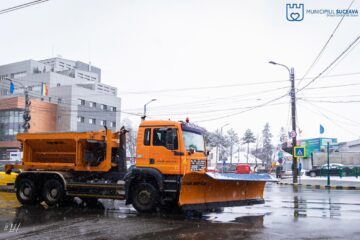 22 de utilaje de deszăpezire au acționat pe străzile Sucevei în prima zi de cod galben de ninsoare