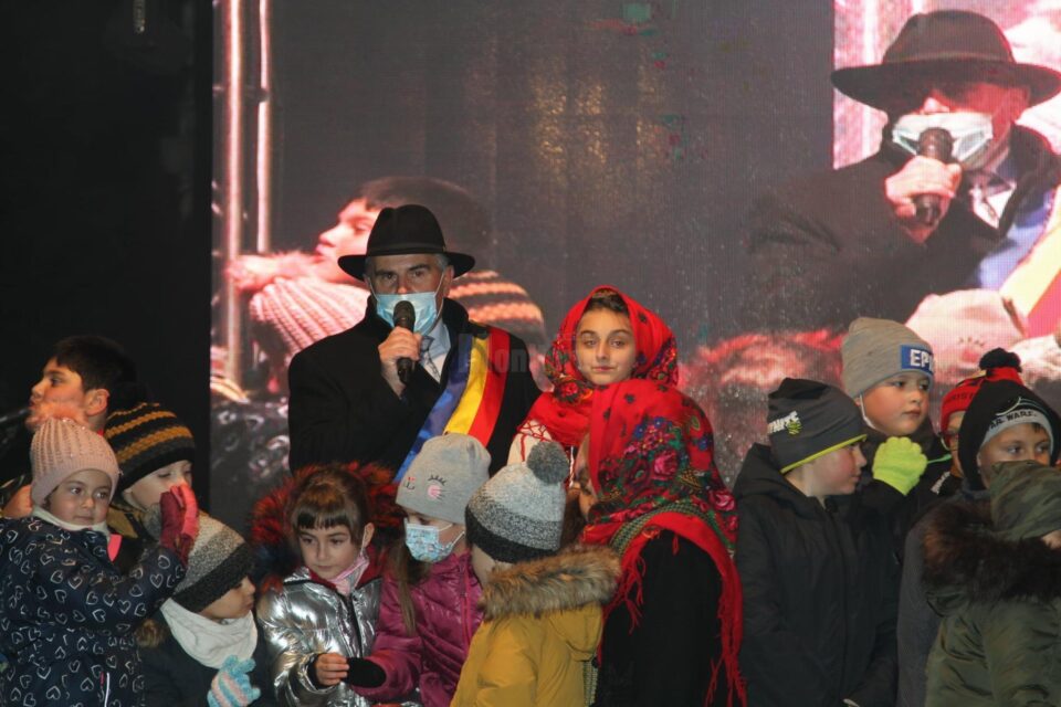 Primarul Mihaiță Negură a declarat ca aprinderea luminilor de Craciun este cel mai asteptat eveniment de către câmpulungeni