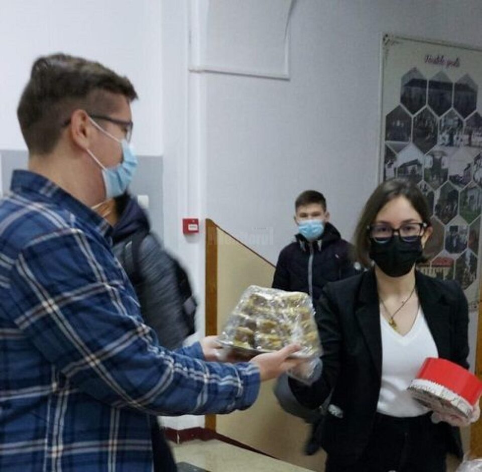Târg de Crăciun, ediția a VI-a, la Colegiul Național „Eudoxiu Hurmuzachi” Rădăuți (6).jpg