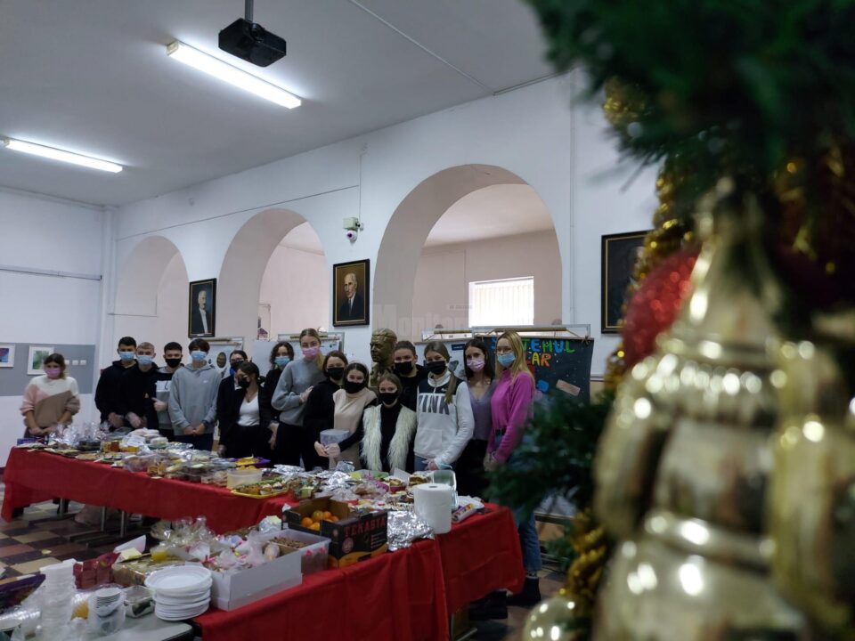 Târg de Crăciun, ediția a VI-a, la Colegiul Național „Eudoxiu Hurmuzachi” Rădăuți (4).jpg