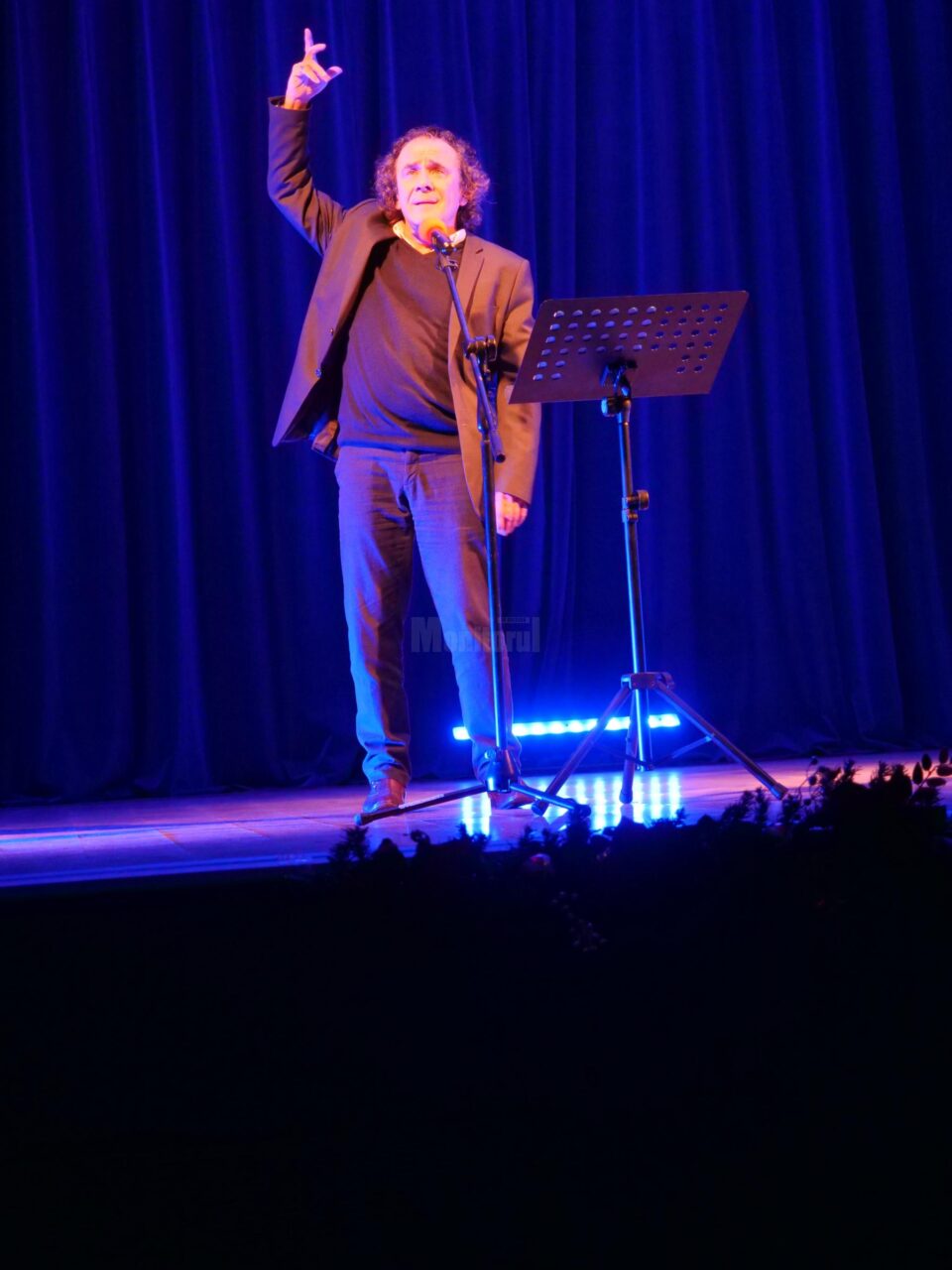 Actorul si regizorul francez Charles Gonzales, recitand din Baudelaire