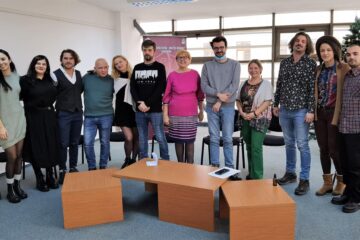 Întreaga echipă de actori și regizorul spectacolului O noapte furtunoasă, alături de conducerea teatrului sucevean