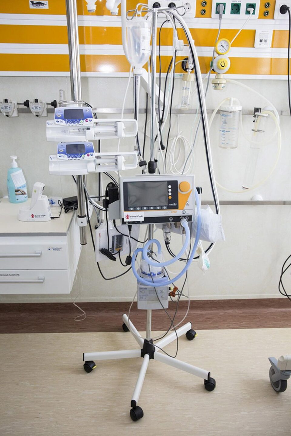 Salvați Copiii face un apel către companii de a direcționa 20% din impozitul pe profit, pentru a dota maternitățile și secțiile de pediatrie din Regiunea Nord-Est