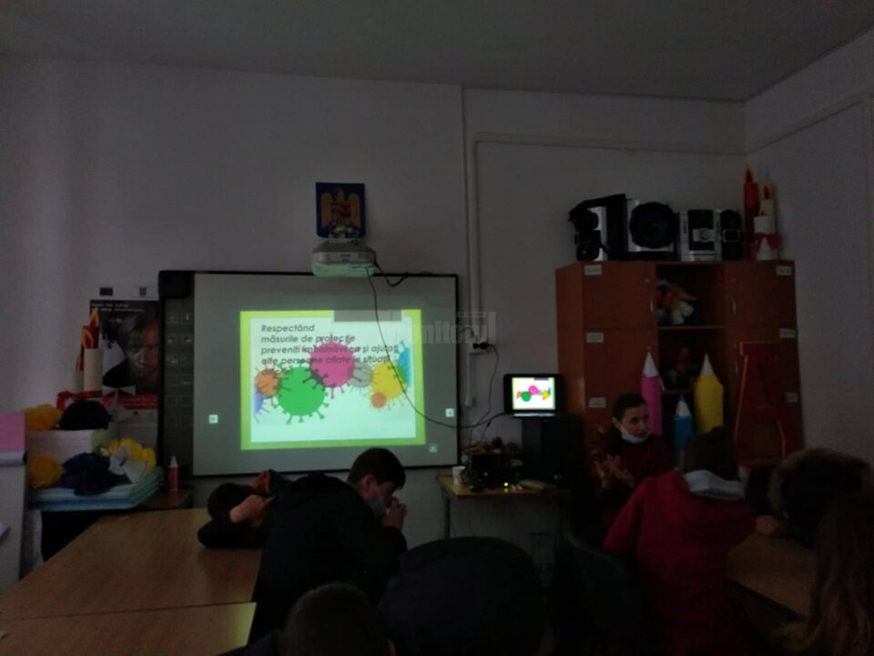 „Adolescență fără violență”, la Centrul Școlar din Gura Humorului