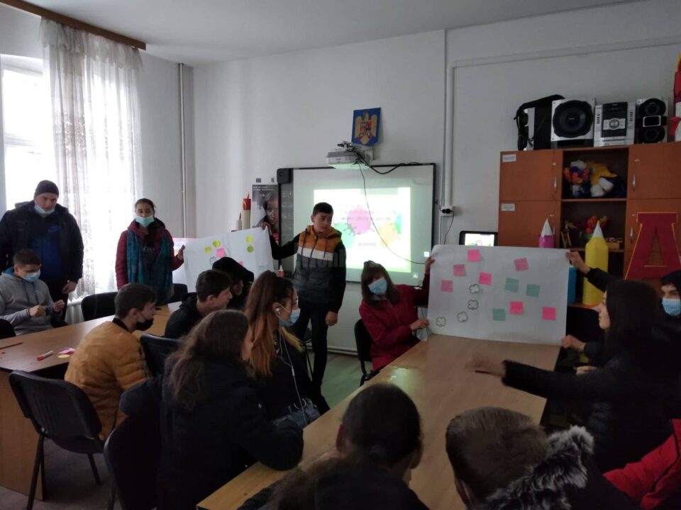 „Adolescență fără violență”, la Centrul Școlar din Gura Humorului (3).jpg